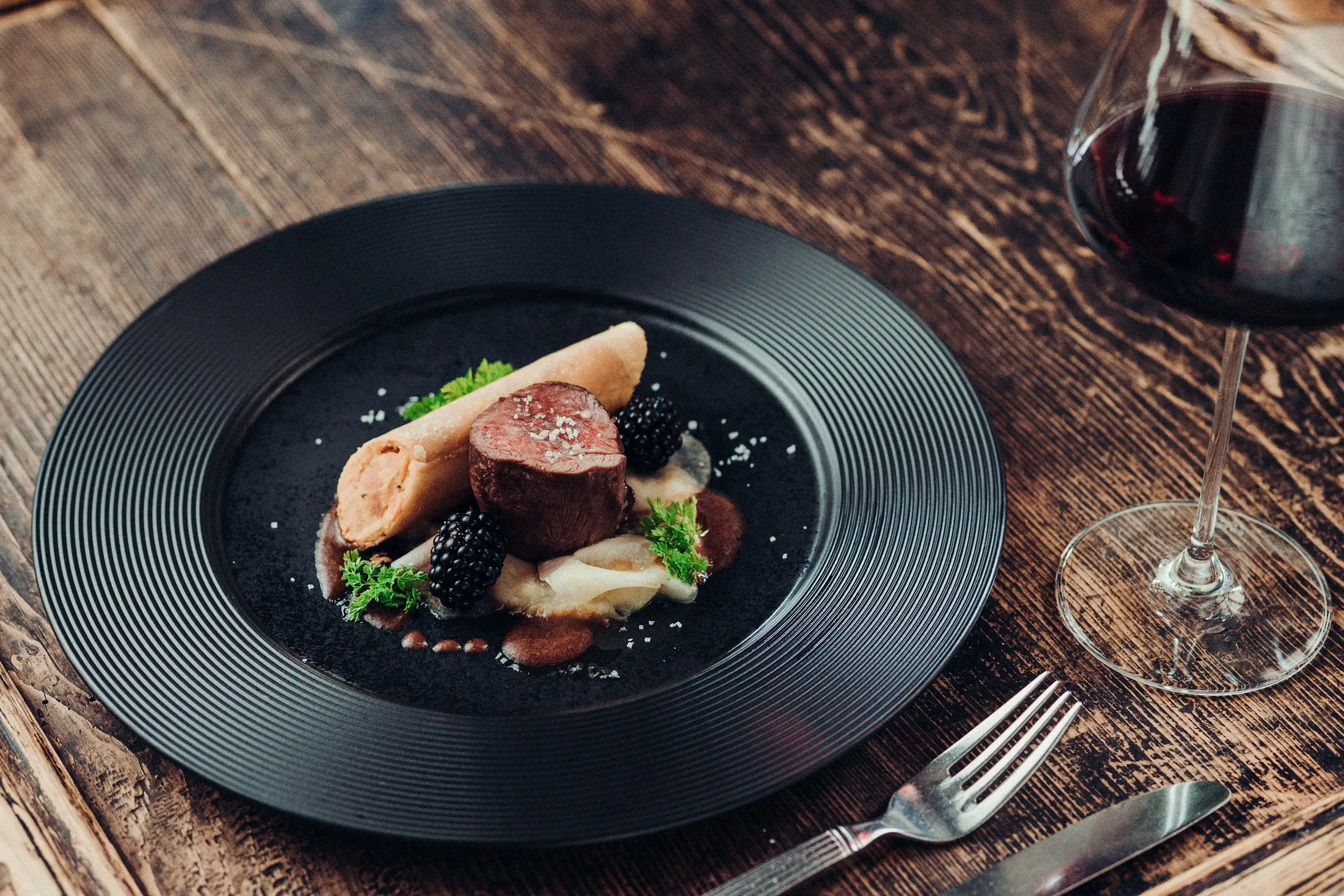 Serviertes Abendessen im Schlosshotel Seewirt